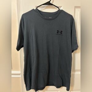 Men’s under Armour size large logo tee